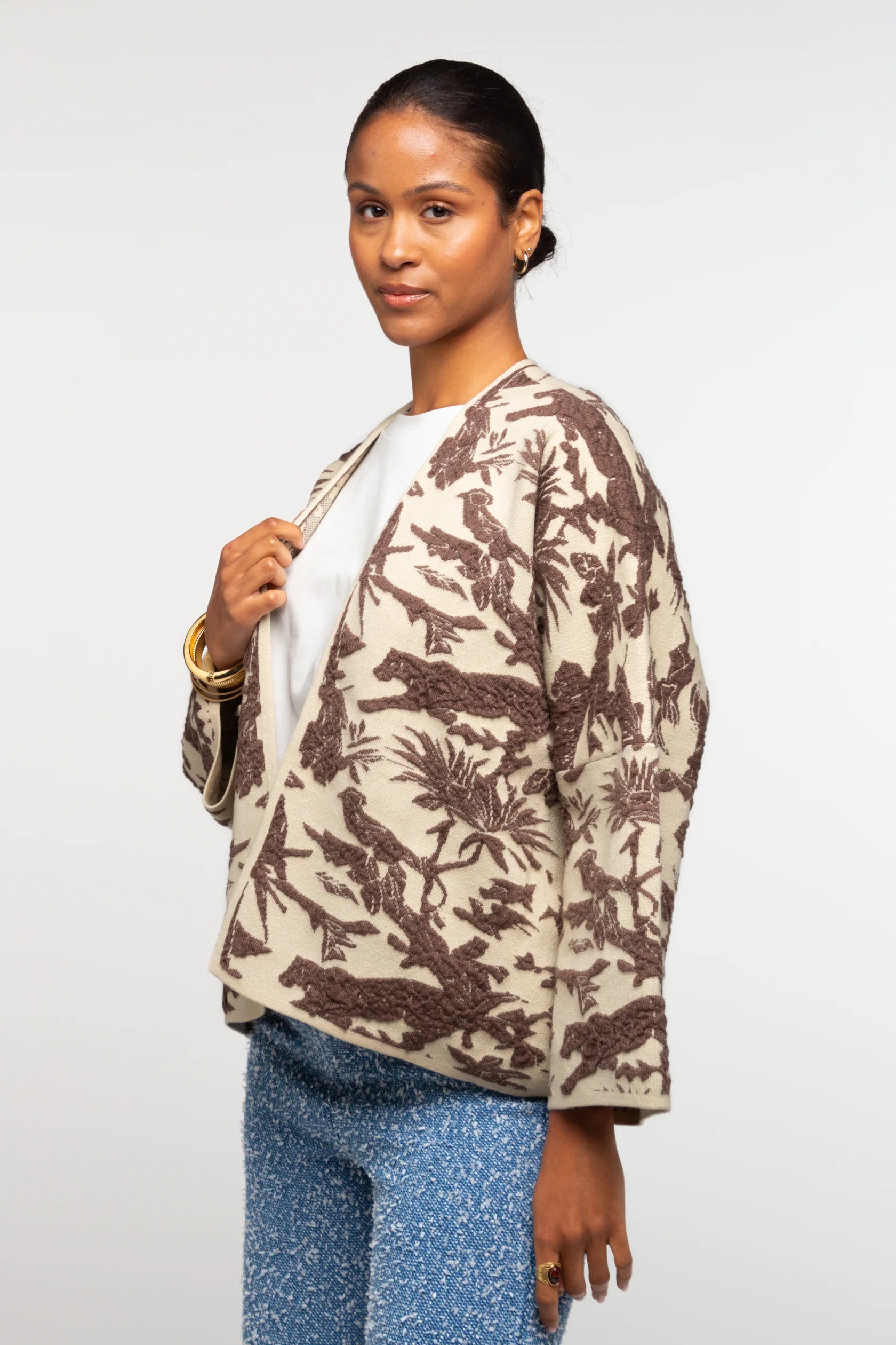 Gilet Britanny imprimé écru et marron à motif guépard – coupe élégante femme – Adoré Paris