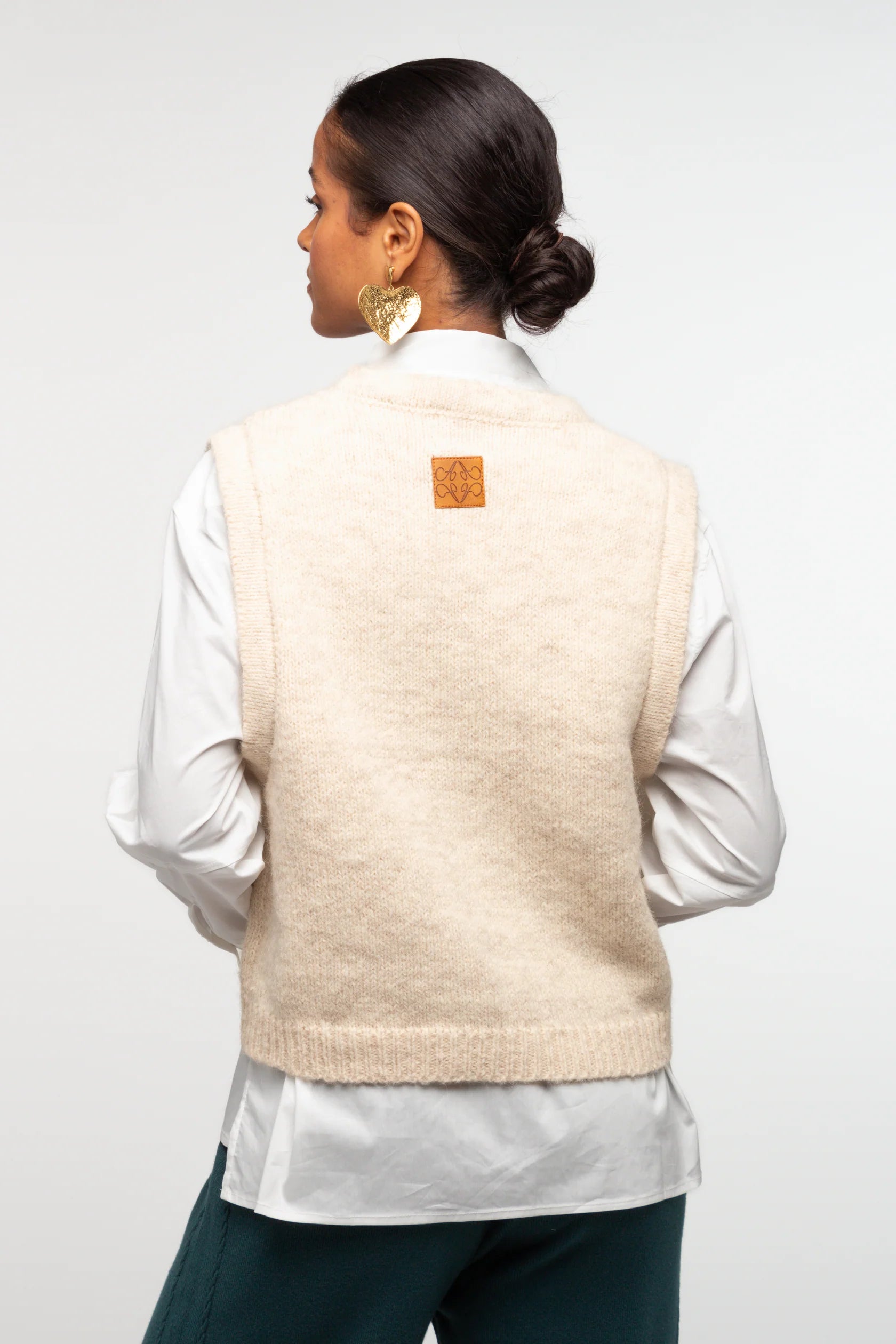 Pull sans manches ASSIA en maille beige élégant femme – Adoré Paris