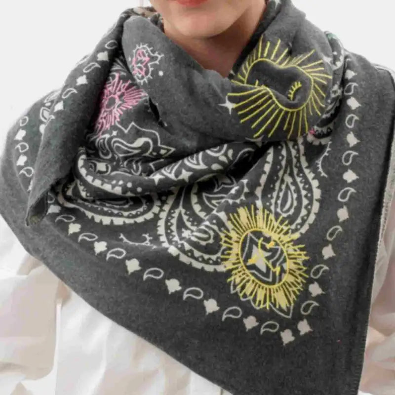 Écharpe Carré rêveuse grise en Coton – Adoré Paris | Foulard Femme Élégant Automne