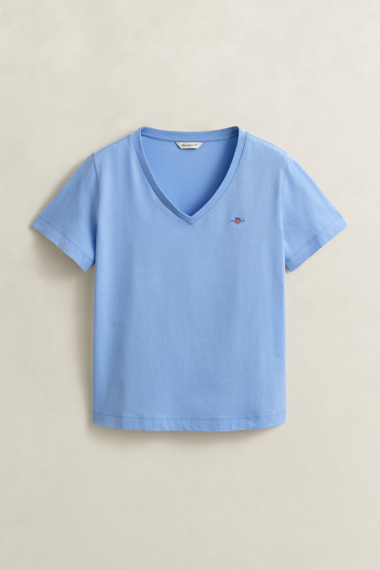 T-shirt col V Shield en coton - Coupe féminine et confort premium – Gant