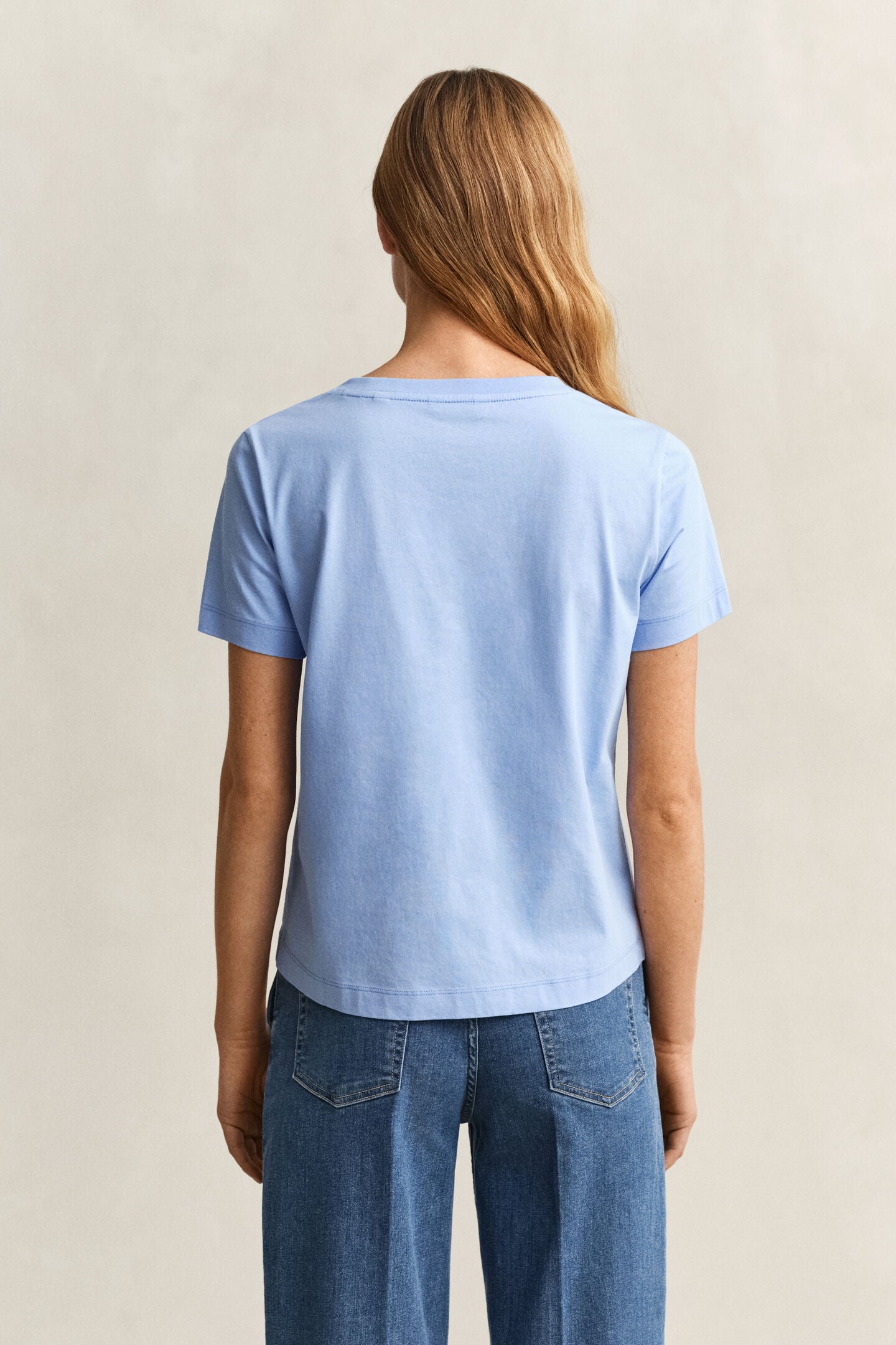 T-shirt col V Shield en coton - Coupe féminine et confort premium – Gant