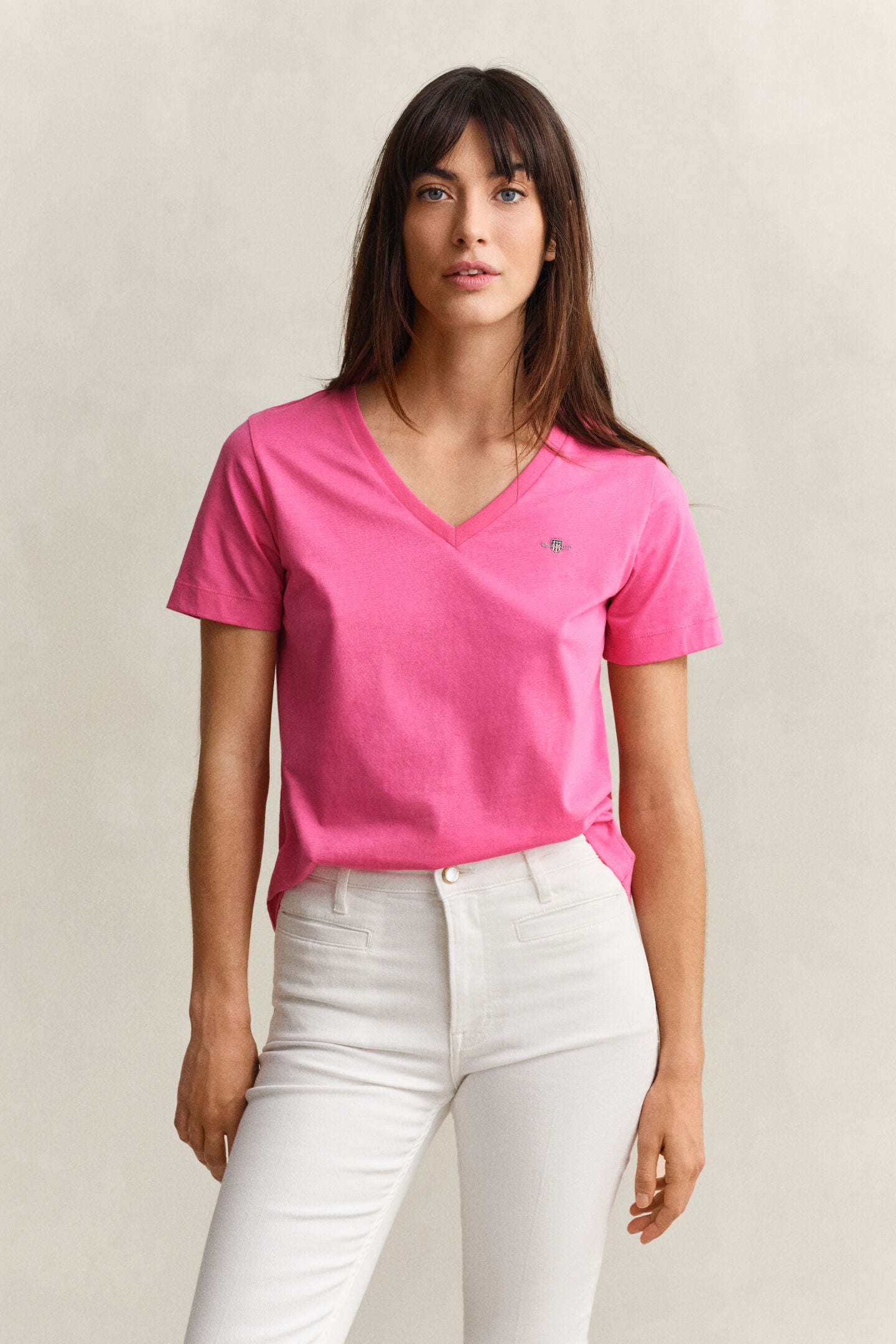 T-shirt col V Shield en coton - Coupe féminine et confort premium – Gant