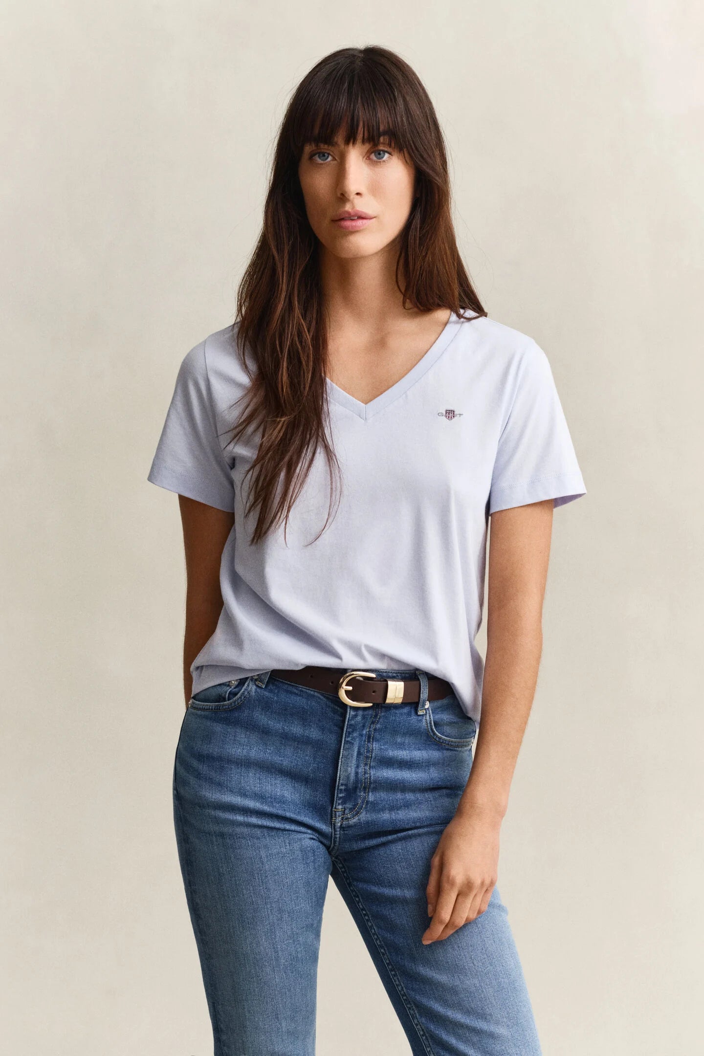 T-shirt col V Shield en coton - Coupe féminine et confort premium – Gant