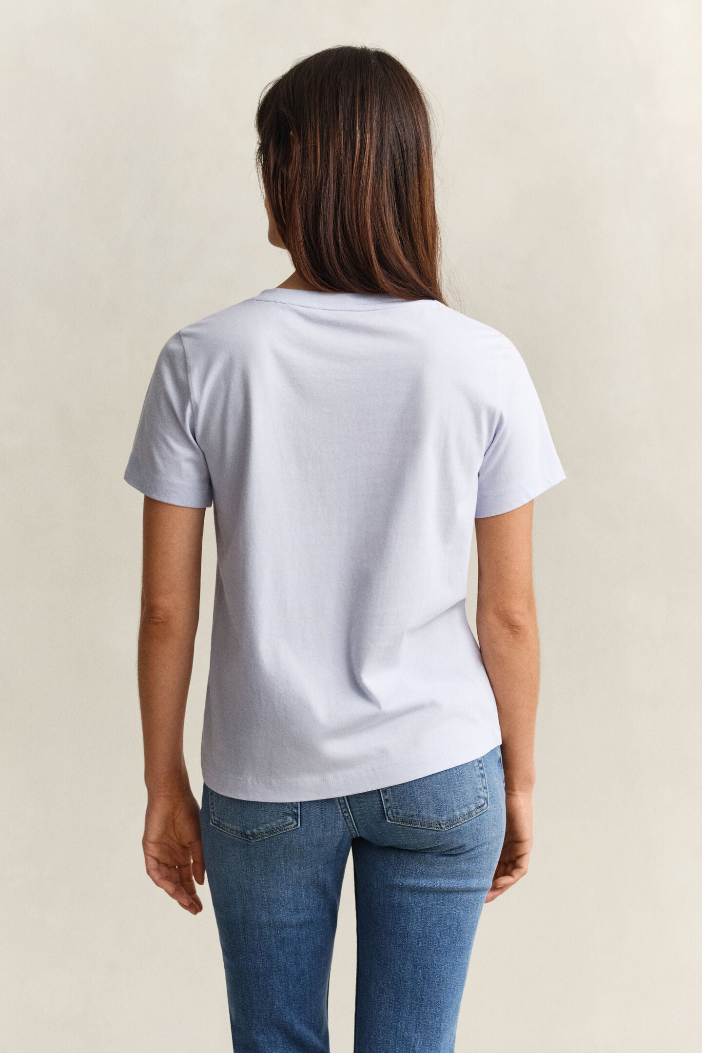 T-shirt col V Shield en coton - Coupe féminine et confort premium – Gant