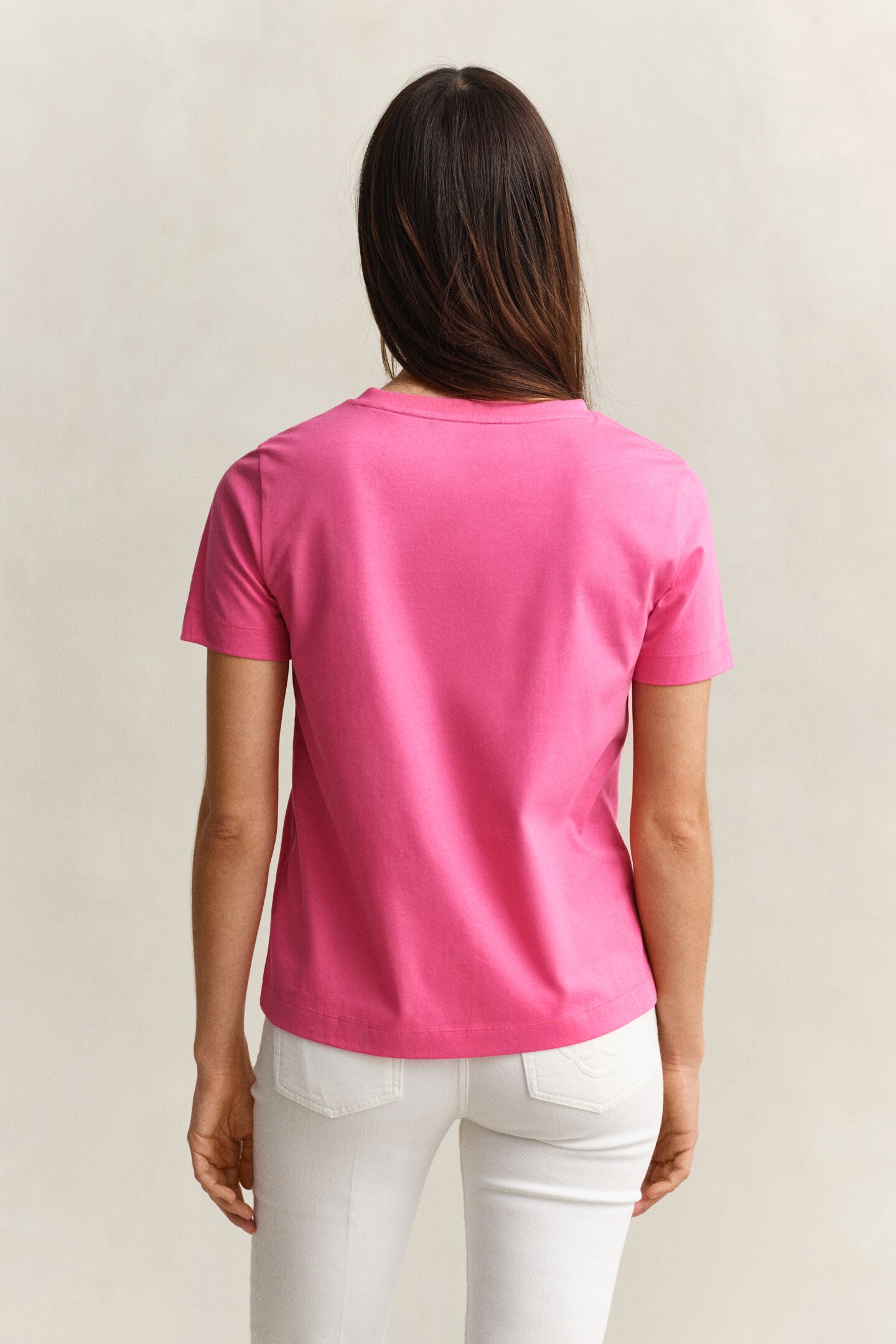 T-shirt col V Shield en coton - Coupe féminine et confort premium – Gant