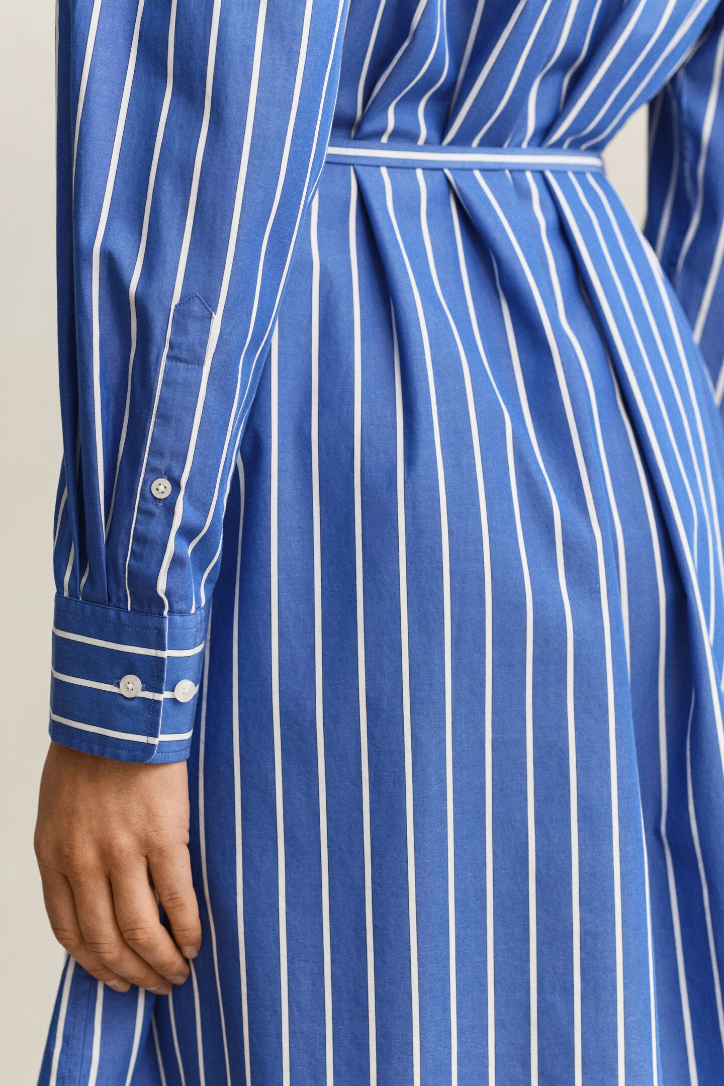 Robe chemise rayée en popeline bleue ceinturée femme – Gant
