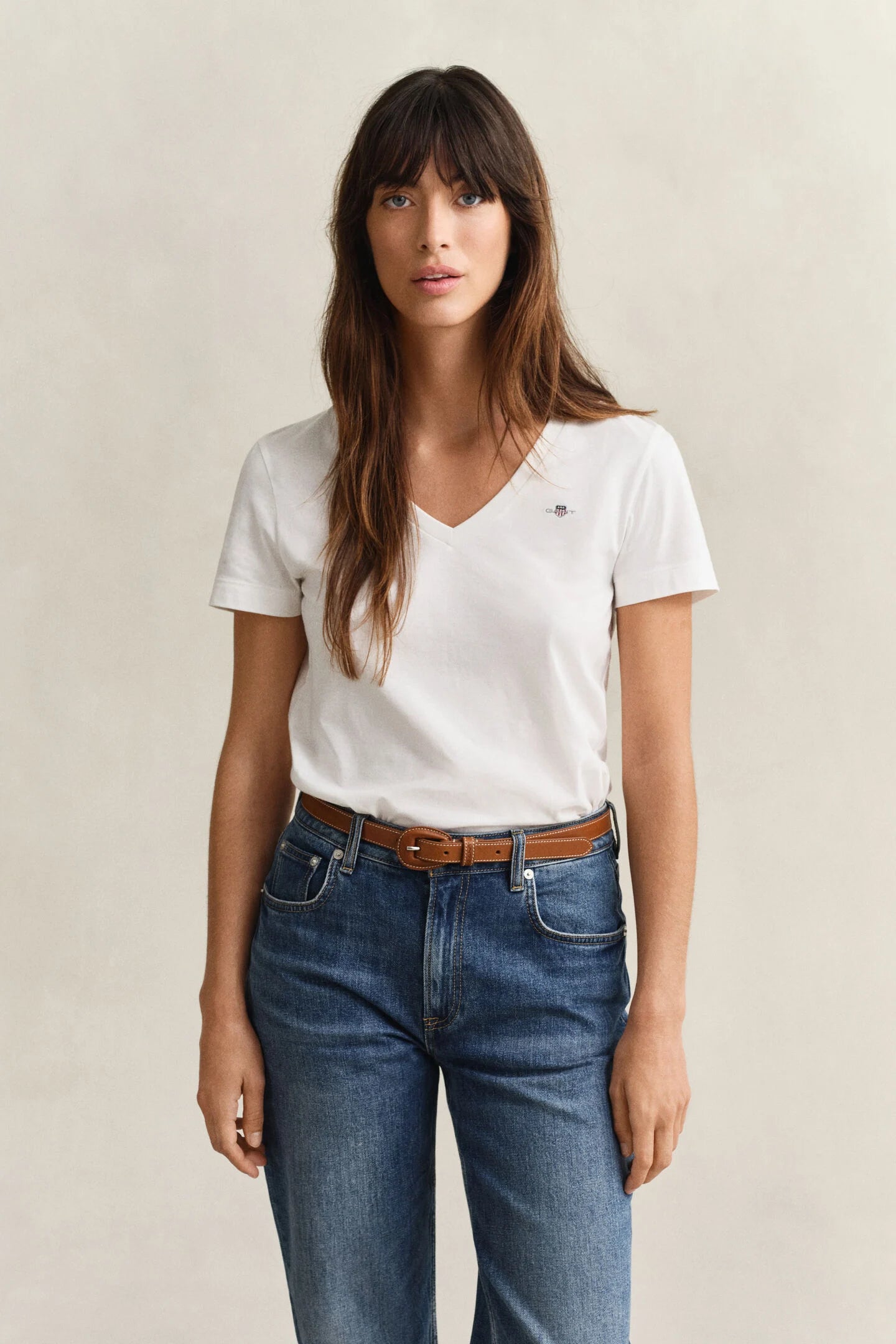 T-shirt col V Shield en coton - Coupe féminine et confort premium – Gant